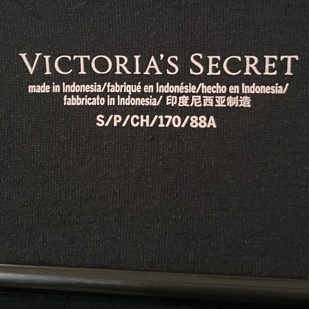 146. Victoria’s Secret Black & Pink Pajama Top Size Small - Picture 4 of 6